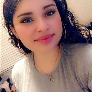 Meet your Posher, Noelia